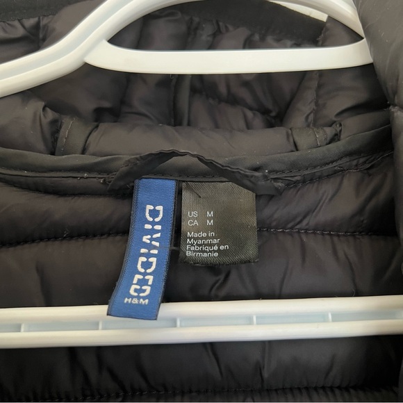 H&M Divided Lightweight Black Puffy Vest - Picture 5 of 7